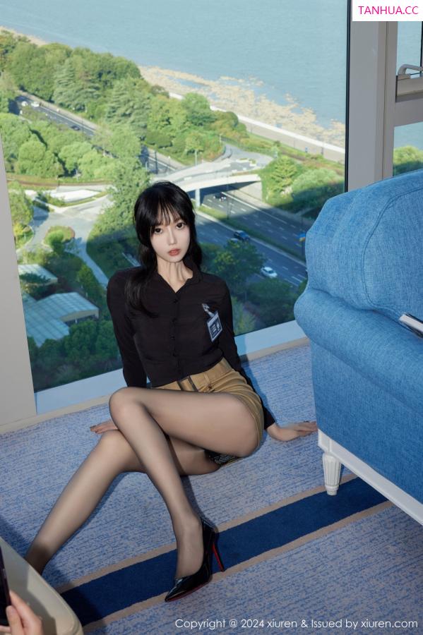 玥儿玥  [XiuRen]高清写真图 2024.10.18 No.9309 玥儿玥er 短裙黑丝第21张图片